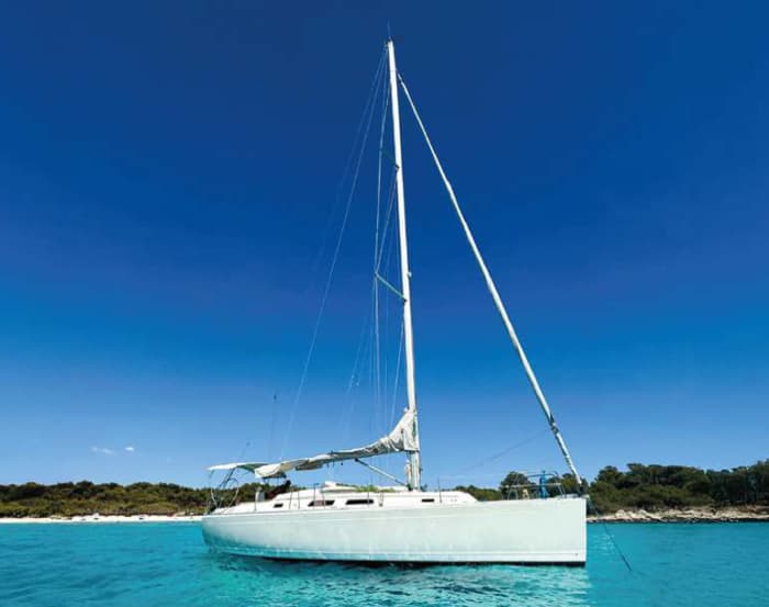 8 uur - Vaar langs de geheime baaien van Menorca en beleef een dag als een local.