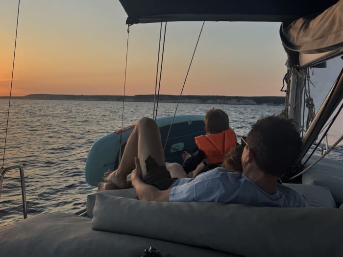8 uur - Vaar langs de geheime baaien van Menorca en beleef een dag als een local.