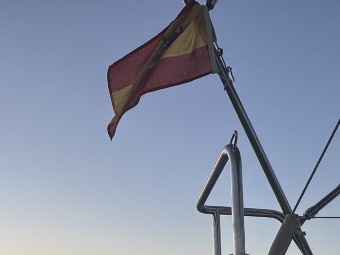 8 uur - Vaar langs de geheime baaien van Menorca en beleef een dag als een local.