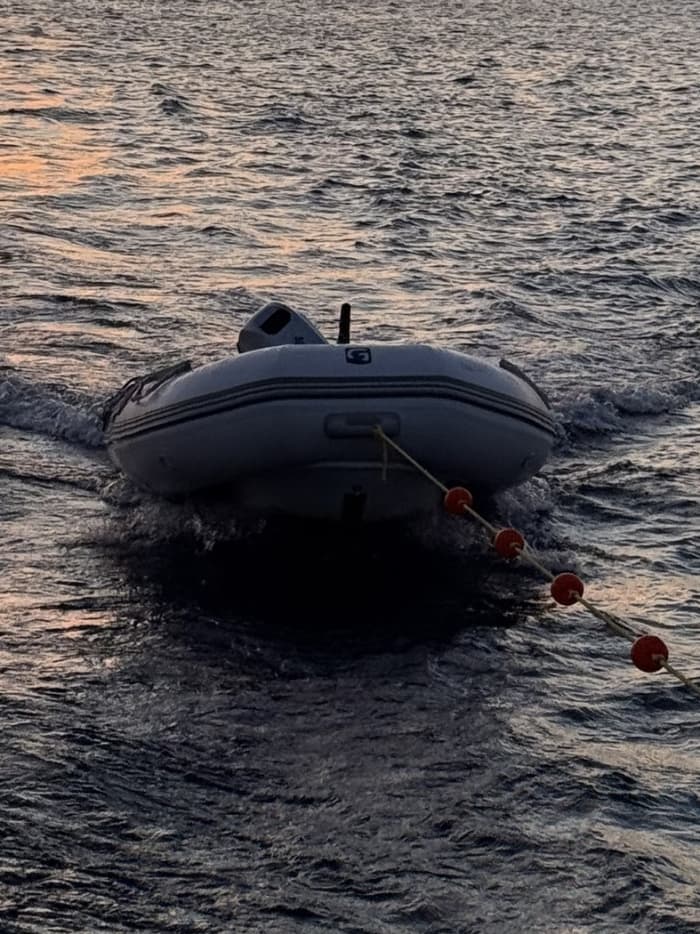 8 uur - Vaar langs de geheime baaien van Menorca en beleef een dag als een local.