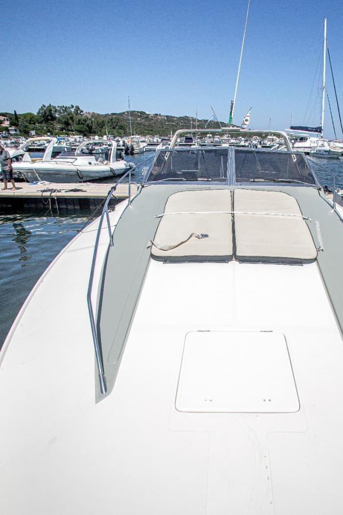 Exclusive Full-Day Charter 10 ore – tra l’arcipelago della Maddalena e Corsica.