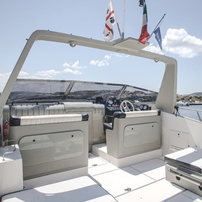 Exclusieve chartertocht van een hele dag (9 uur) tussen de Maddalena-archipel en Corsica.