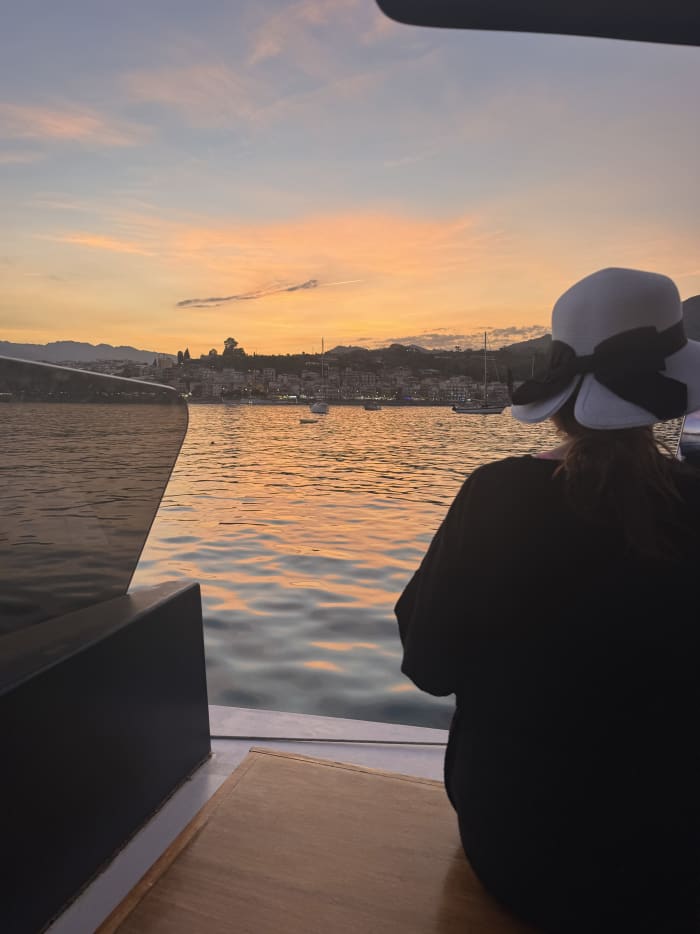 Taormina: Dolfijnentour bij zonsondergang per catamaran inclusief aperitief