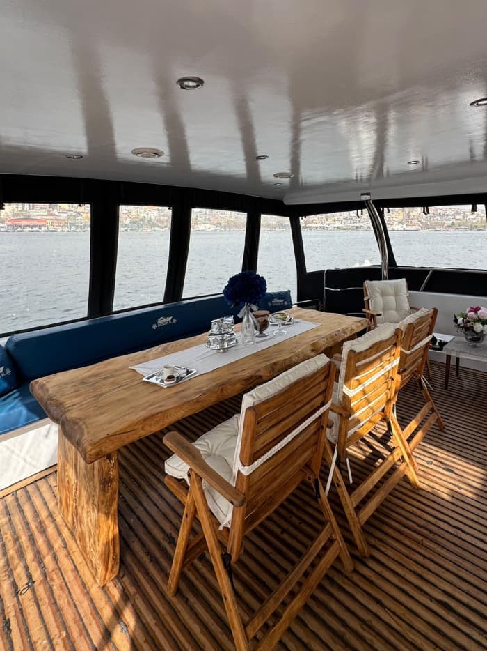 Luxury Yacht Bosphorus Tour in Istanbul