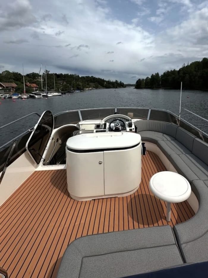 Escursione in yacht di un'intera giornata