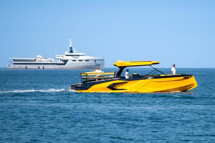 Luxury speedboat with extendable sundeck for 10 people - full day with skipper all around west Istrian coast (all inclusive!)