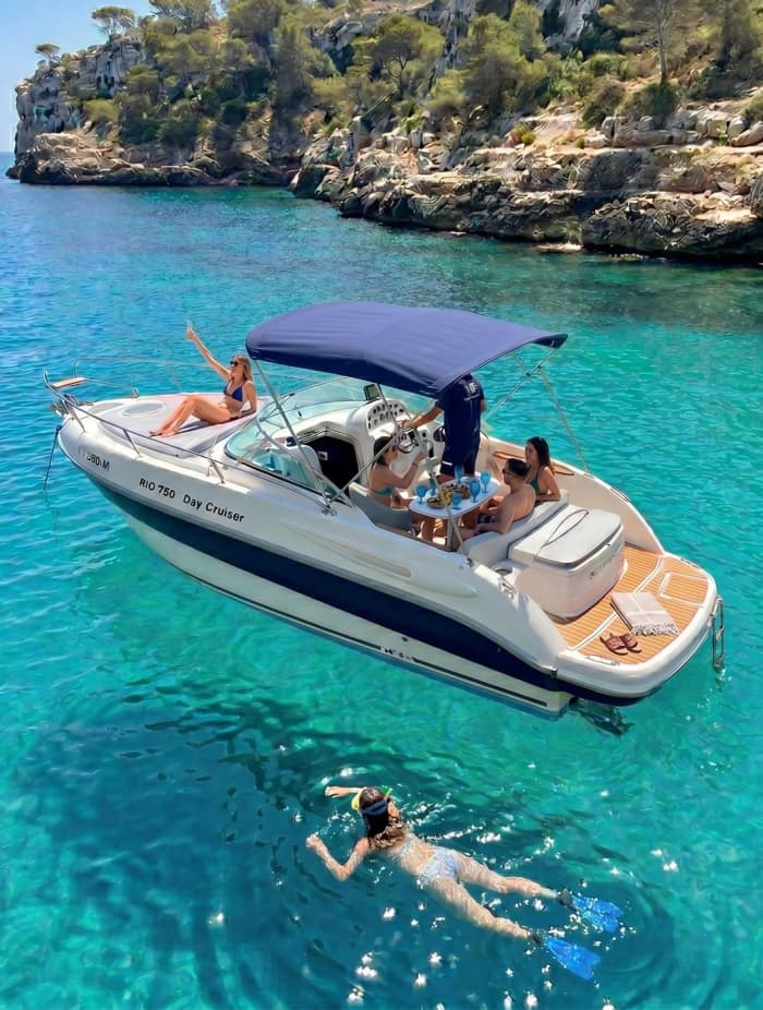 Passeio de barco ao pôr do sol em Maiorca