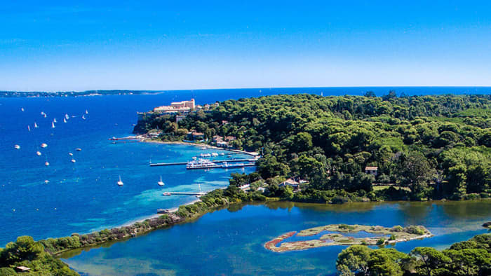 Cruise to the Lérins or Esterel islands with skipper and fuel included. - Cannes