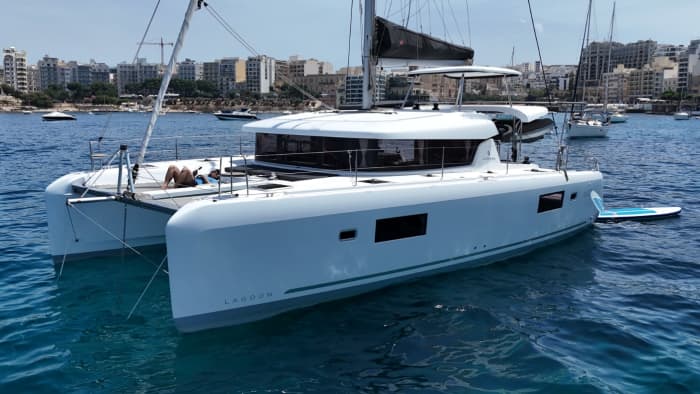Ontdek de verborgen lagunes van Malta per luxe catamaran.