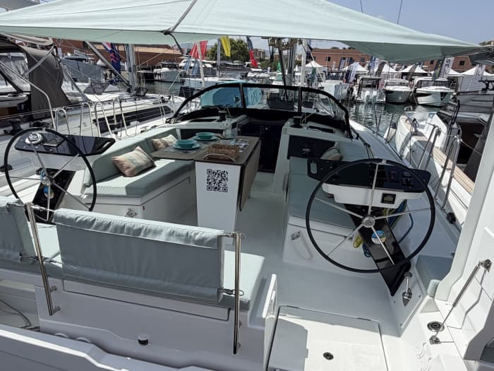 Een exclusieve ervaring op een gloednieuw privéjacht.

Varen in de baai van Palma met hapjes en drankjes, waaronder Coca-Cola, Fanta Orange, Cava Brut, Cabernet Sauvignon witte wijn, paddleboarden en snorkeluitrusting. Zwemmen bij Illetas en een wandeling langs de kust.