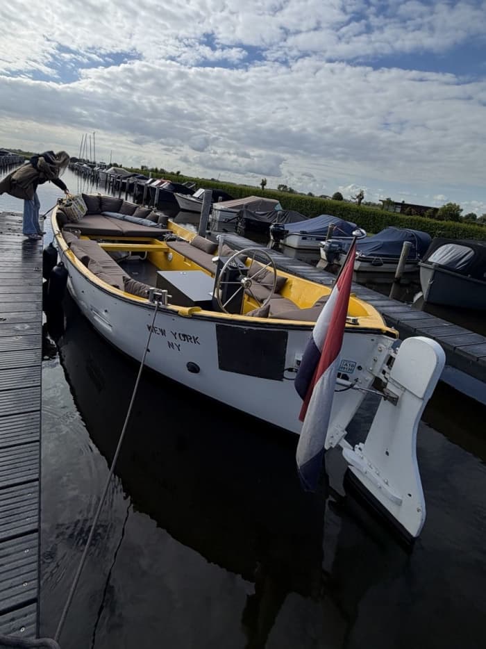 Crociera privata di lusso di un'intera giornata a bordo del Vecht, motoscafo che collega New York con l'estero.