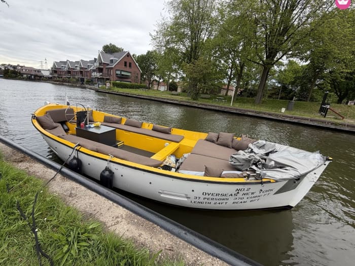 Crociera privata di lusso di un'intera giornata a bordo del Vecht, motoscafo che collega New York con l'estero.