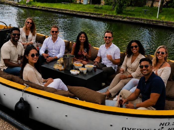 Crociera privata di lusso di un'intera giornata a bordo del Vecht, motoscafo che collega New York con l'estero.