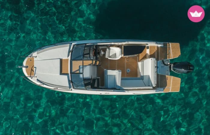 Geniet van een boottocht bij zonsondergang op een Quicksilver 755 cruiser rond Mallorca.