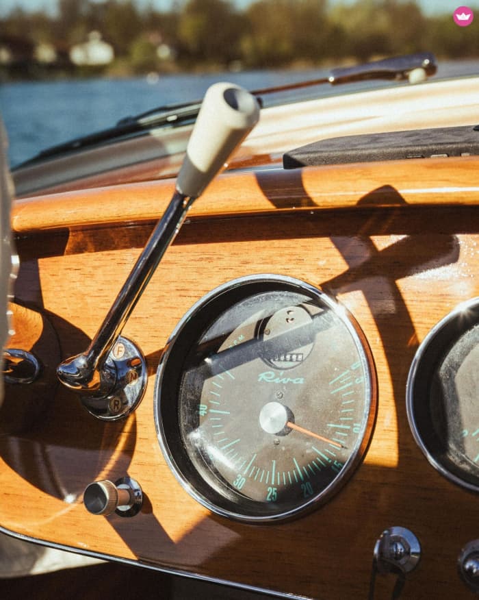 Love on the Lake – Wedding Photoshoot Aboard a Riva  Olympic