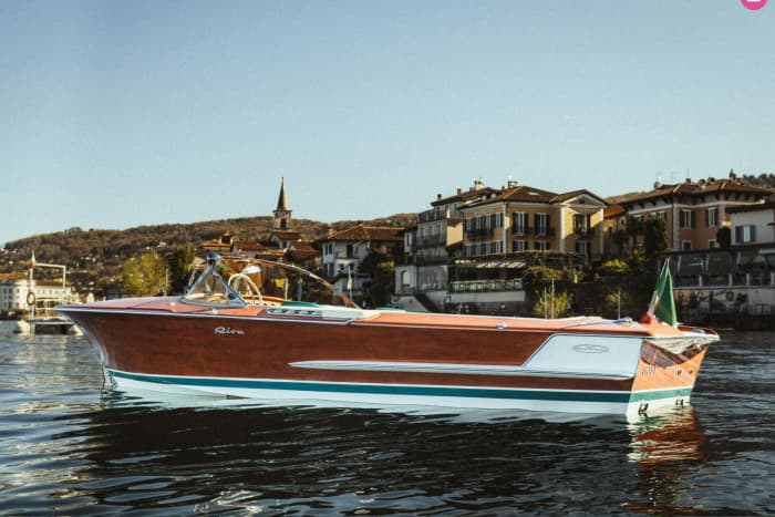 Love on the Lake – Wedding Photoshoot Aboard a Riva  Olympic
