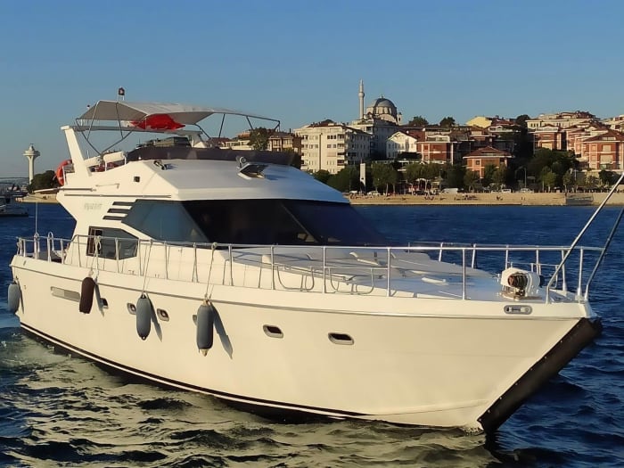 8-Hour Princes’ Islands Yacht Cruise for 12 Guests