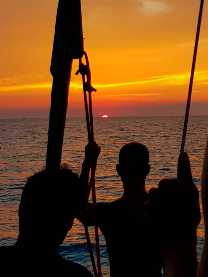 Sea trip, sunset and guitar-vocals on "Fantasm", a small sailboat with character. Departure from Les Embiez or Sanary