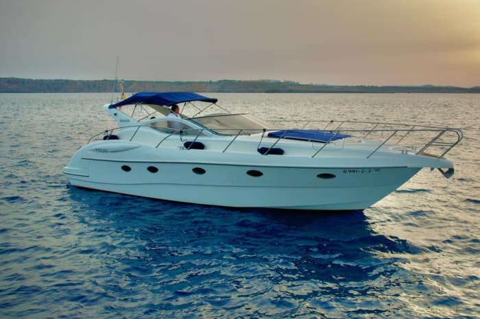 Luxe en avontuur op Menorca aan boord van de Kapalua.