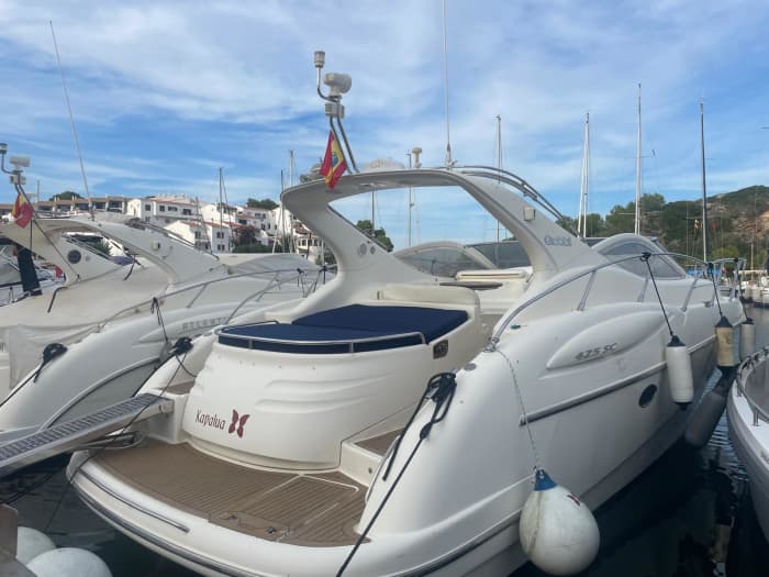 Luxe en avontuur op Menorca aan boord van de Kapalua.
