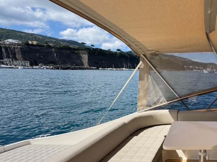 An unforgettable day among the caves and Faraglioni of Capri