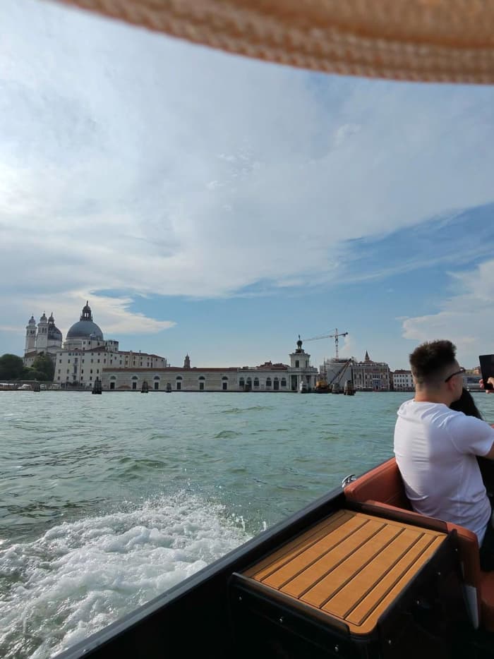 La hora dorada en la laguna de Venecia