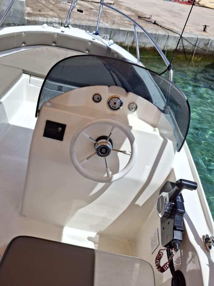 Privéboottocht rond de eilanden Hvar en Pakleni - gemakkelijk zelf varen