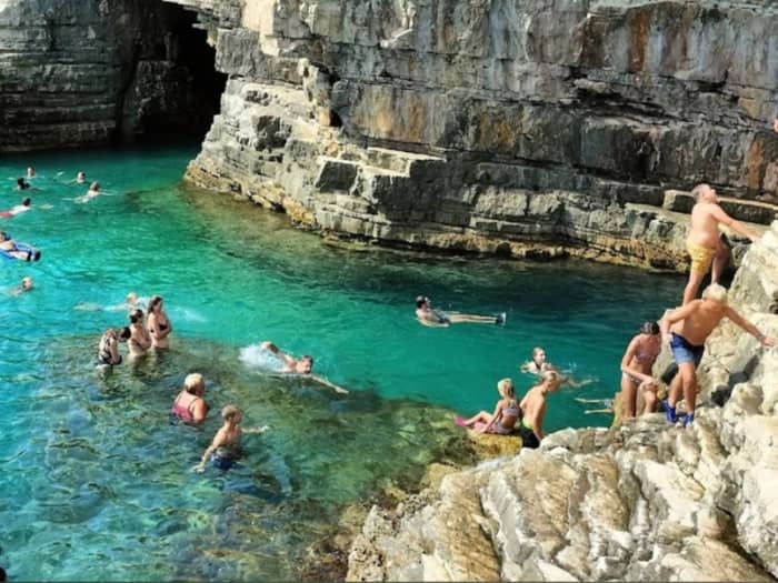 KAMENJAK BLUE LAGOON ESCAPE