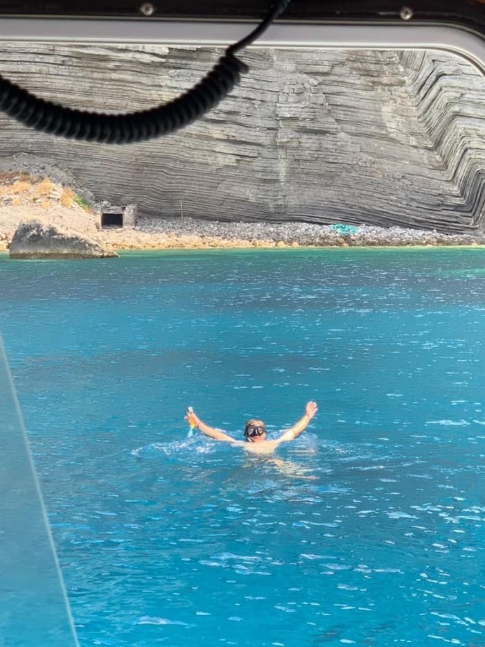 Een dagje uit op een llaut-boot in de ruige natuur ten noorden van Ibiza.