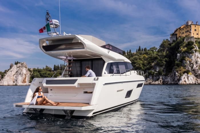 Yacht day trip departing from Port Canto Cannes