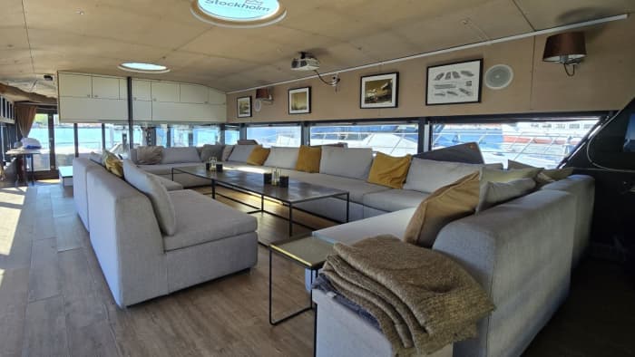 Escapada moderna al archipiélago: crucero privado de 3 horas