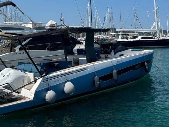 Escapada de lujo al Adriático a bordo de un Fiart Seawalker 35: descubre la costa oculta de Eslovenia.