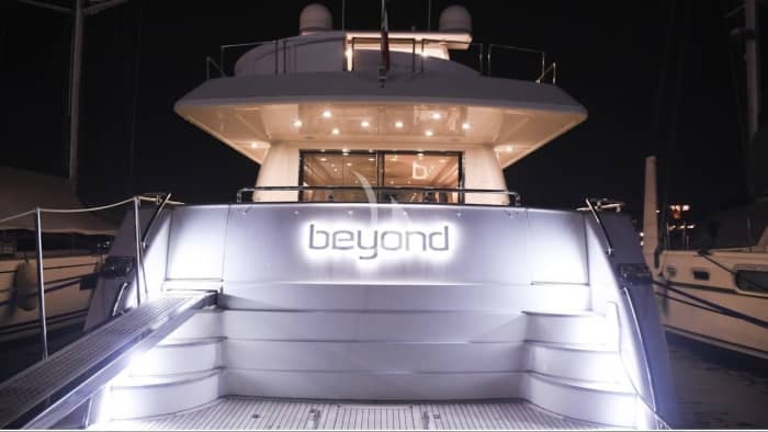Costa Smeralda mit der Megayacht: ein exklusiver Tag zwischen Cala di Volpe und Mortorio