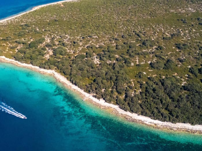 Half-Day Motorboat Escape in Novalja – Private Trip with Skipper (up to 7)