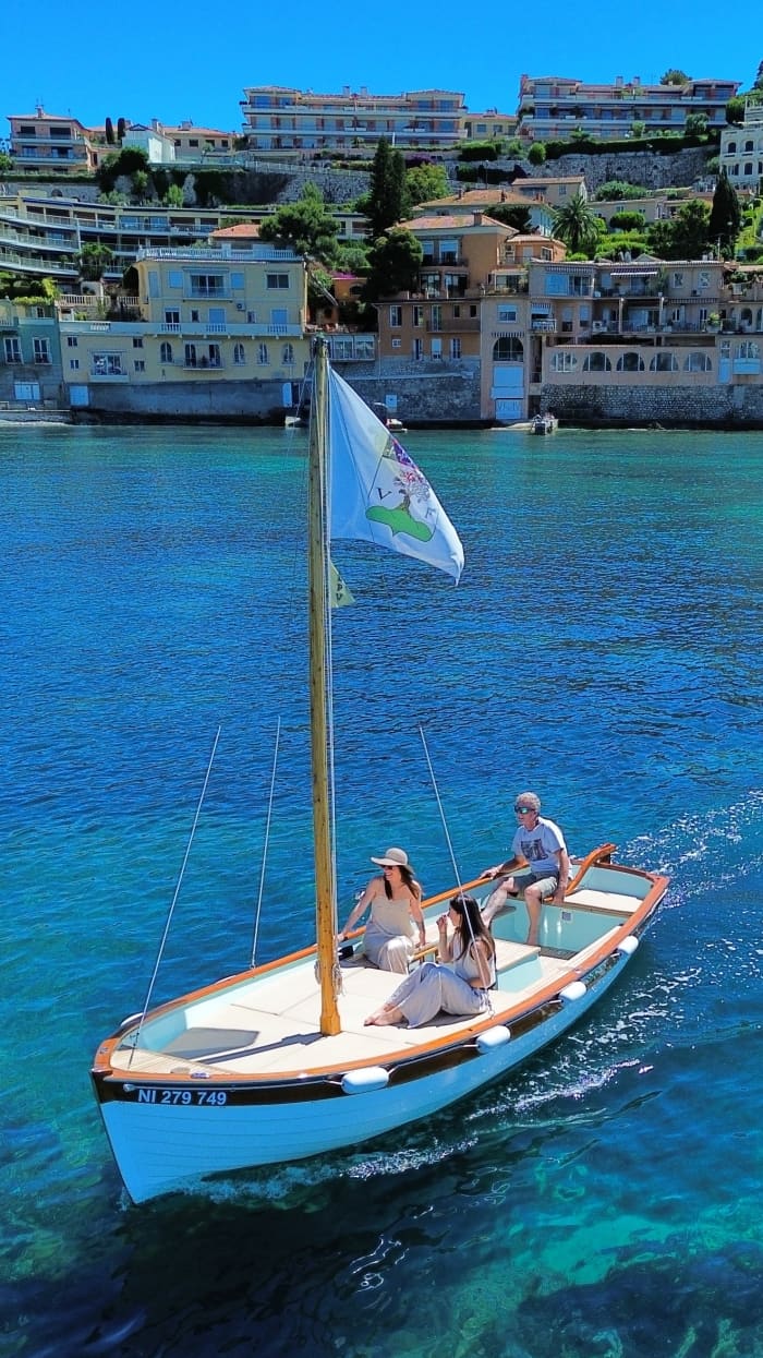 4-5 pm: ⛵ Traditional fishing boat trip to the hidden coves of the bay, Villefranche & Saint-Jean-Cap-Ferrat – €45/person, 4 max