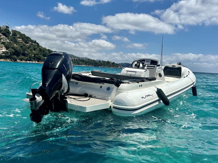 Discover Cannes and its surroundings by motorboat