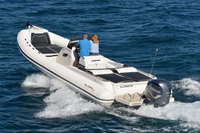 Discover Cannes and its surroundings by motorboat