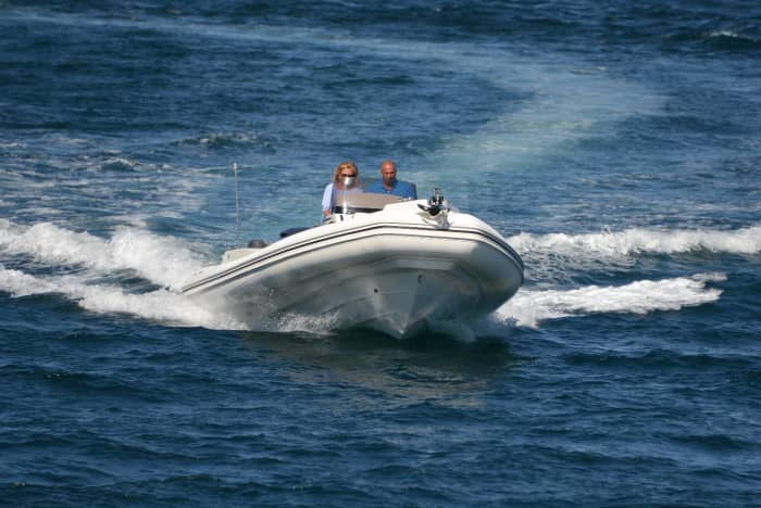 Discover Cannes and its surroundings by motorboat