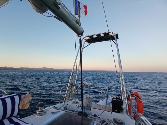 Morning and breakfast in the Hyères Islands on a private sailboat ⛵️ Secret coves, aperitif and sunset