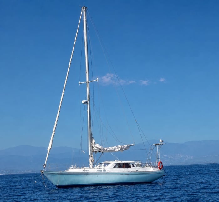 Evening and sunset in the Hyères Islands on a private sailboat ⛵️ Secret coves, aperitif and sunset