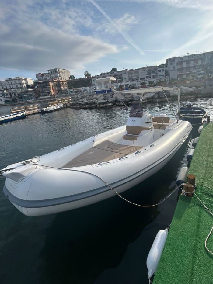 Giornata Completa in Barca — 10 Ore tra Ischia e Procida