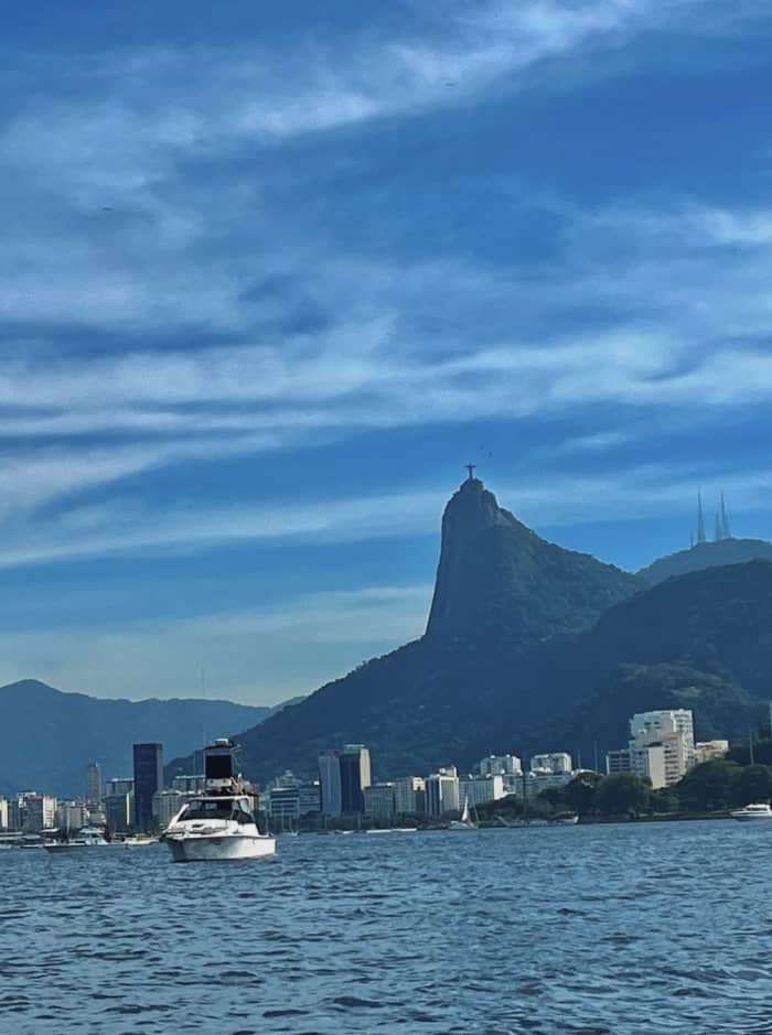 Barbecue a bordo con vista sul Cristo Redentore.