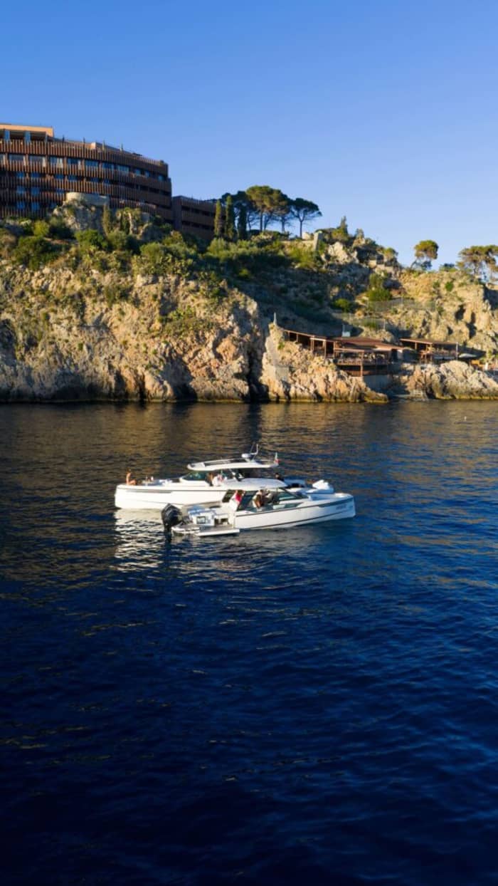 Four Hours of History and Nature—From Giardini Naxos to Taormina and Acitrezza