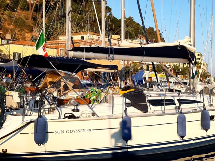 Sailing & Coves in Cilento – Half-Day Aboard Between Palinuro and the Coast
