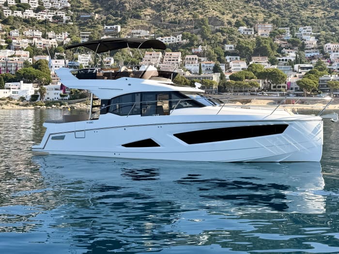 Escape in style in half a day — Monaco 110 Flybridge
