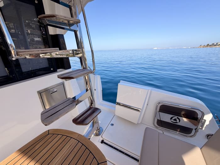 Escape in style in half a day — Monaco 110 Flybridge
