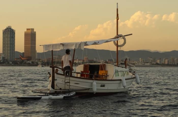 Private boat at sunset: a unique experience to discover Barcelona from the sea.