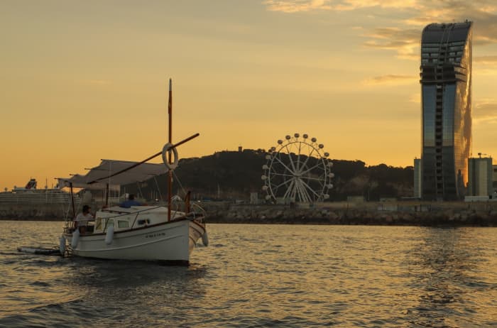 Sunset sailing experience in Barcelona: private boat.