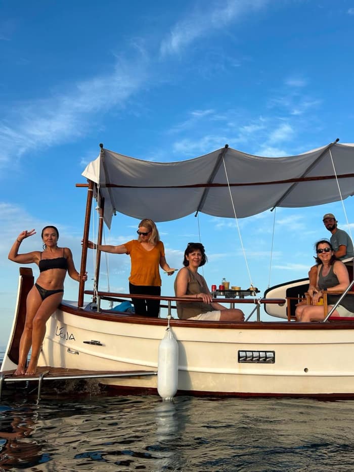 Barcelona: Experience a Classic Boat during the day, enjoy the sea with drinks and snacks.