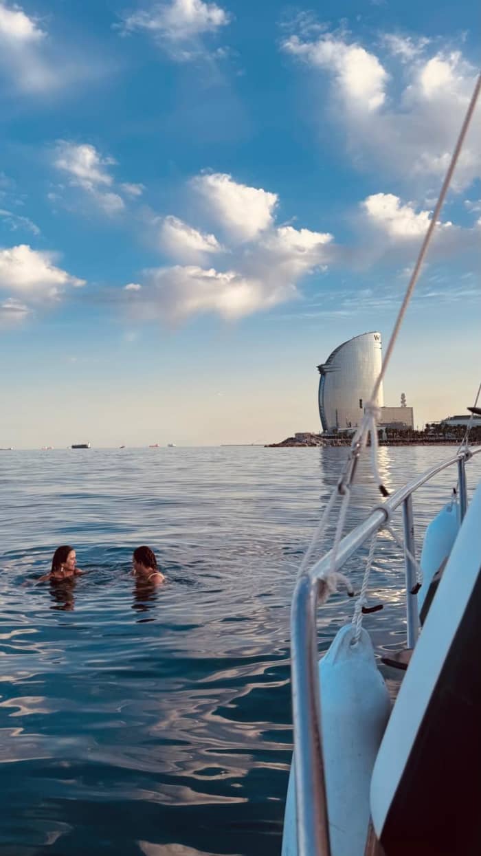 Barcelona: Experience a Classic Boat during the day, enjoy the sea with drinks and snacks.